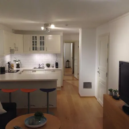 Cozy Basement Near Central *